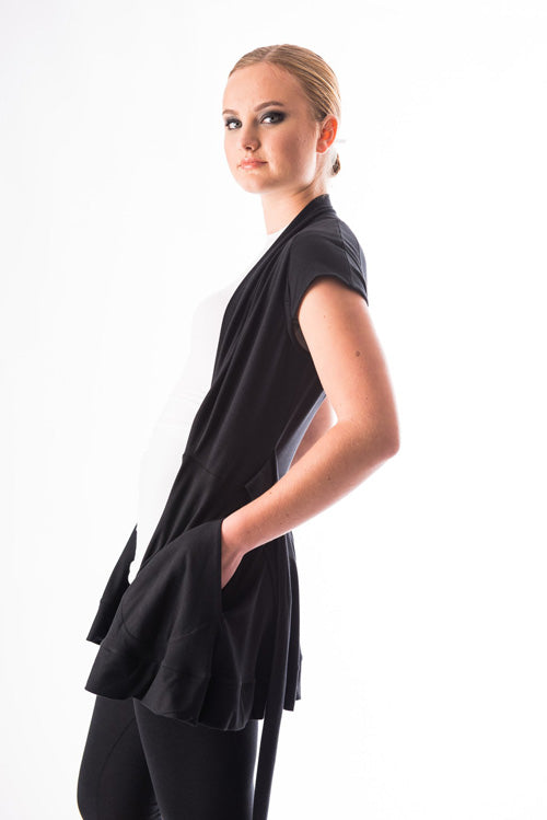 The-V-Spot_Anais-Vest-2_Devinto
