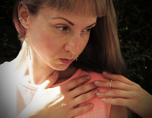 The-V-Spot_E1-Classic-Earrings-Lifestyle_Tepla