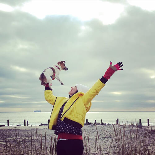 The-V-Spot_Jess-Winter-Yellow-Coat-3_Vaute-Couture