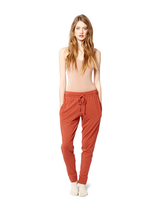 The-V-Spot_Jogger-Rust_Miakoda