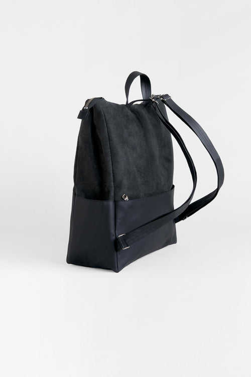 The-V-Spot_Metropolitan-Backpack-Charcoal_Lee-Coren