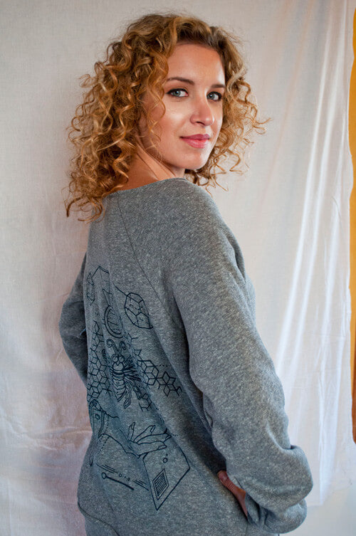 The-V-Spot_Queen-Bee-Fleece-Grey-1_Indigo
