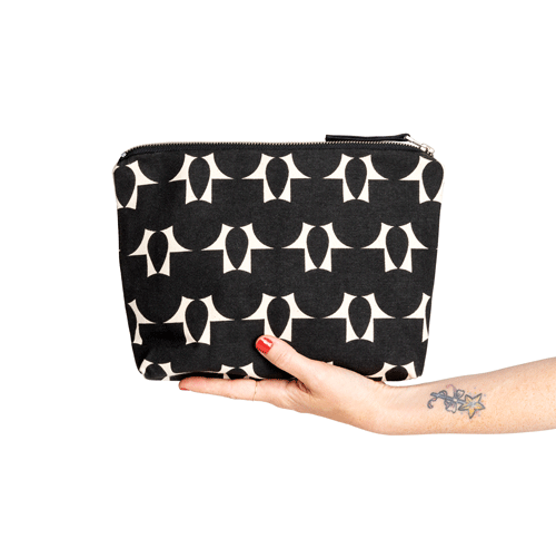 The-V-Spot_Travel-Clutch-Totem-Black-1_Lee-Coren