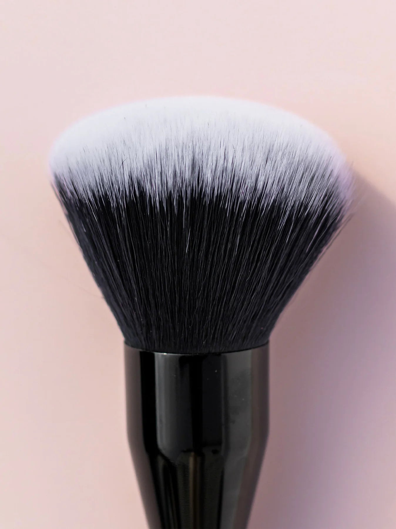 auN Foundation Brush close up