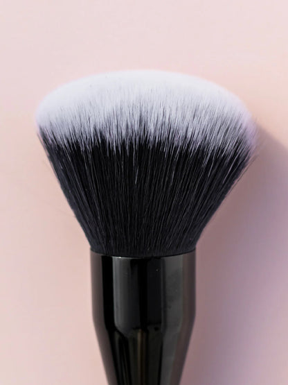 auN Foundation Brush close up
