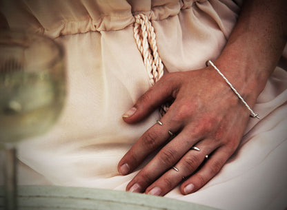 The-V-Spot_B2-Classic-Bracelet-Lifestyle_Tepla