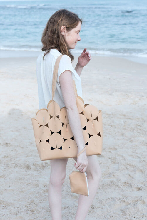 The-V-Spot_Ciclo-Bag-Tan-2_Lee-Coren