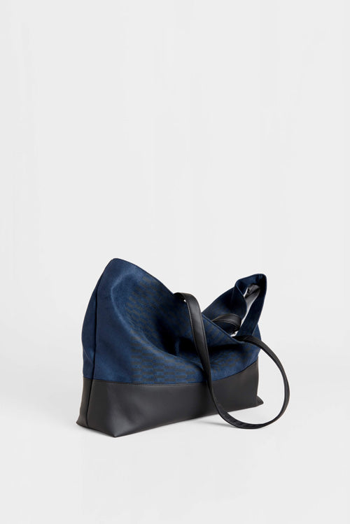The-V-Spot_Dérive-Tote-Bag-Guardian-Indigo-1_Lee-Coren