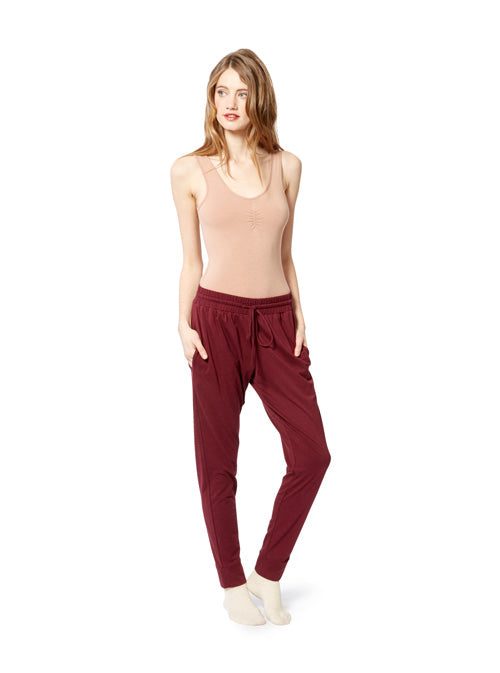 The-V-Spot_Jogger-Wine_Miakoda