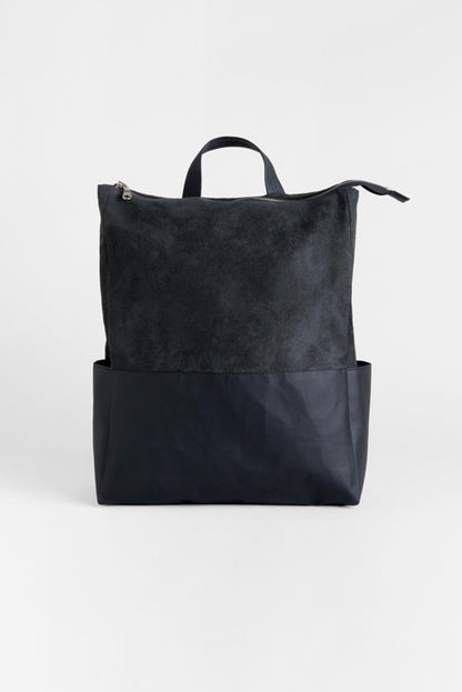 The-V-Spot_Metropolitan-Backpack-Charcoal-1_Lee-Coren