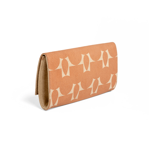 The-V-Spot_Minimal-Wallet-Totem-Sand-1_Lee-Coren