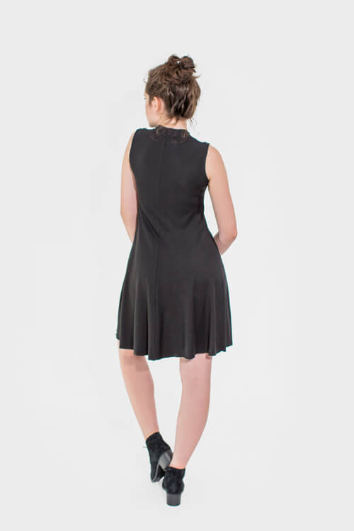 The-V-Spot_Neris-Rear_Devinto