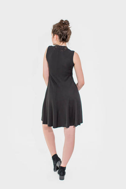 The-V-Spot_Neris-Rear_Devinto