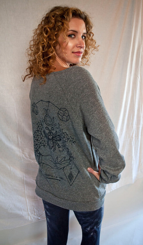 The-V-Spot_Queen-Bee-Fleece-Grey_Indigo