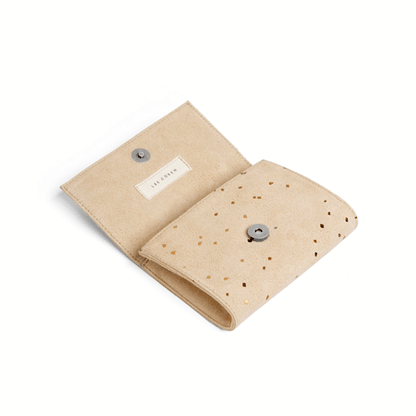 The-V-Spot_Small-Minimal-Wallet-Confetti-Sand-2_Lee-Coren